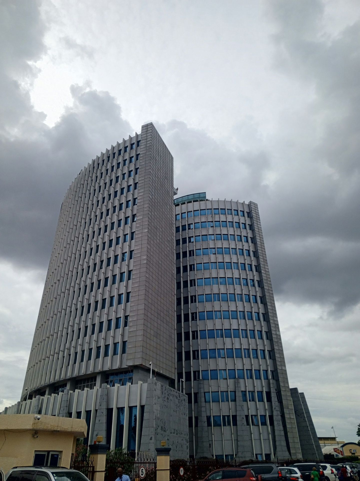 A very tall building sitting next to a parking lot